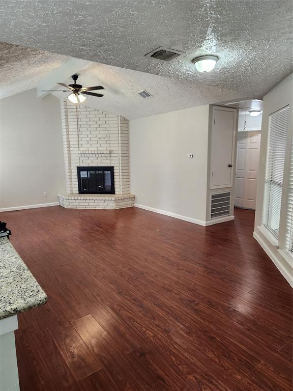 Foto del edificio - 7124 Golden Dale Ct