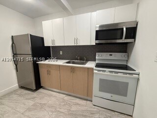 Foto del edificio - 237 NE 58th St