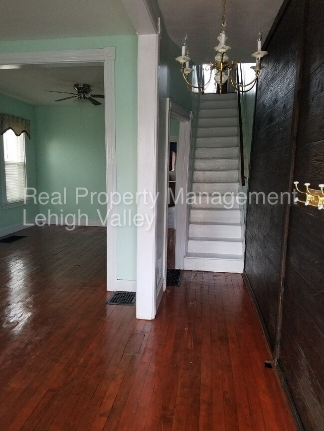 Building Photo - 1342 Ferry St