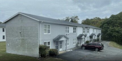 Building Photo - 89 Meadow Green Rd