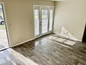 Spruce Living Room/Patio Entrance - Thornhill Apartments