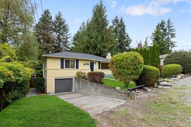 Building Photo - Fabulous Air Conditioned Gregory Heights C...