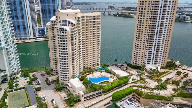 Foto del edificio - 888 Brickell Key Dr