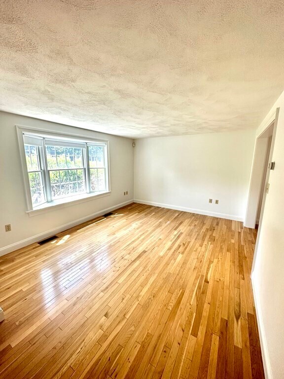 Building Photo - 25 Elmwood St