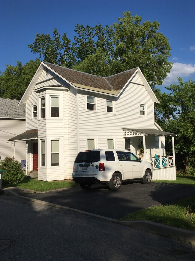 Building Photo - 16 Covell Ave