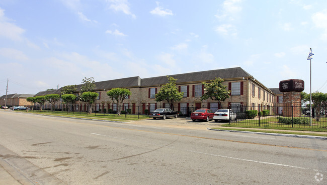 Chateaux Carmel - Bella Luna Apartments