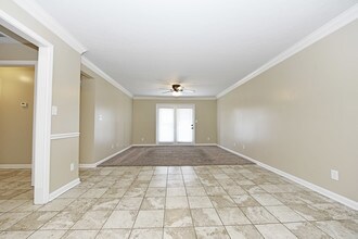 Building Photo - Flats at Hurstbourne