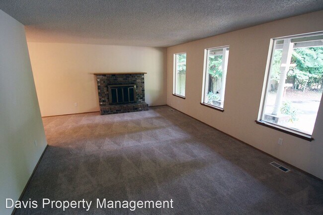 Building Photo - 4 br, 3 bath House - 10413 NE 124th ST