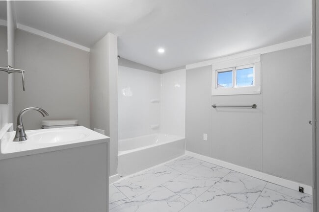 Building Photo - 113 River Ave