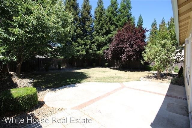 Building Photo - 3 br, 2 bath House - 3300 Mayten Way