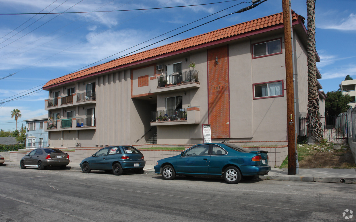 Primary Photo - Mountain View Apartments