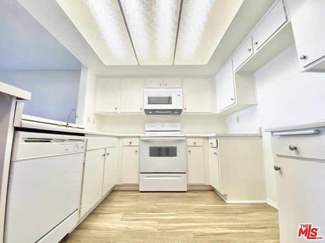 Foto del edificio - 12411 W Magnolia Blvd