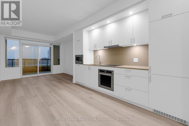 Building Photo - 259 The Kingsway