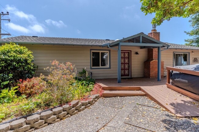 Building Photo - 1327 Crespi Dr
