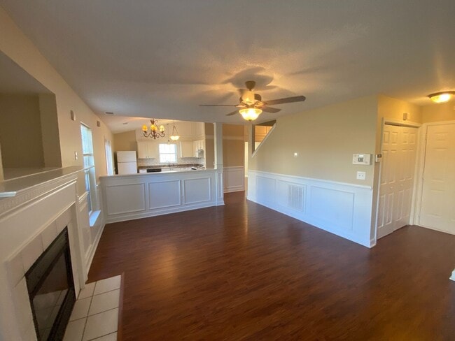 Building Photo - 3 bed, 2.5 bath home located in Creekside at Coulwood!