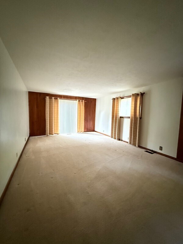 Foto del edificio - For Lease Martin, KY | $1,200/month