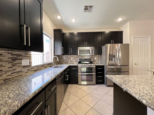 Building Photo - CHARMING 3BD/2BA SINGLE STORY HOME IN SUMM...