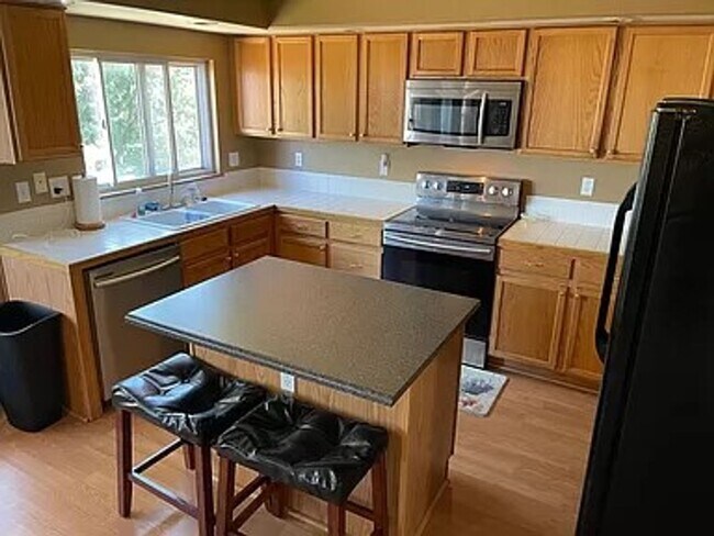 Building Photo - 6055 Whetstone Dr