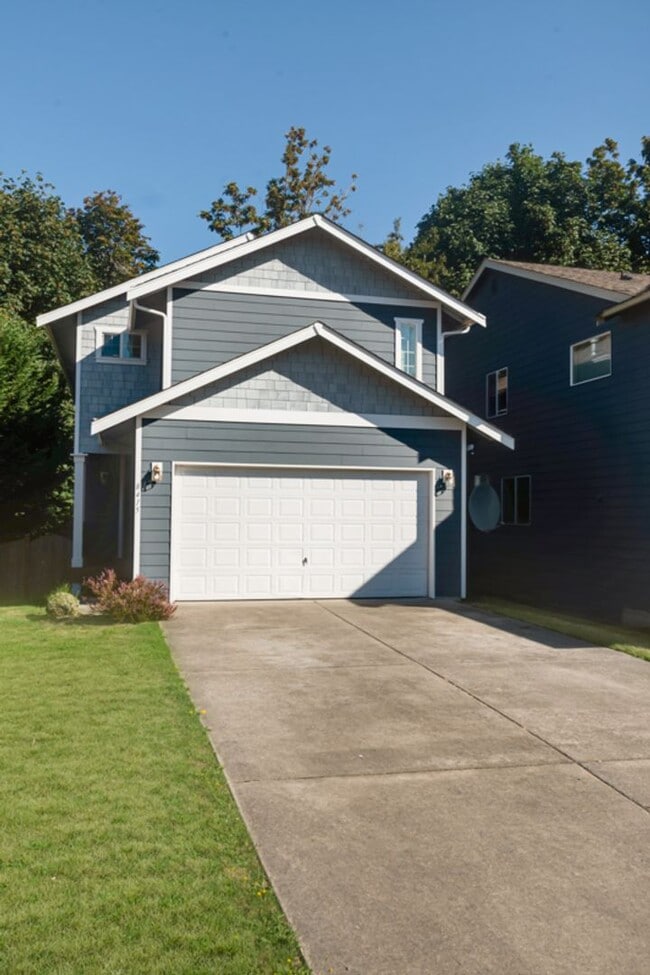 Building Photo - 3 Bedroom, 2.5 Bath with a 2-Car Garage in...