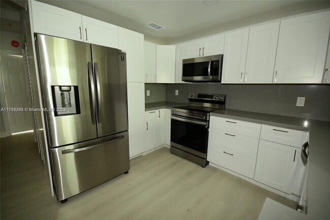 Foto del edificio - 781 SW 148th Ave