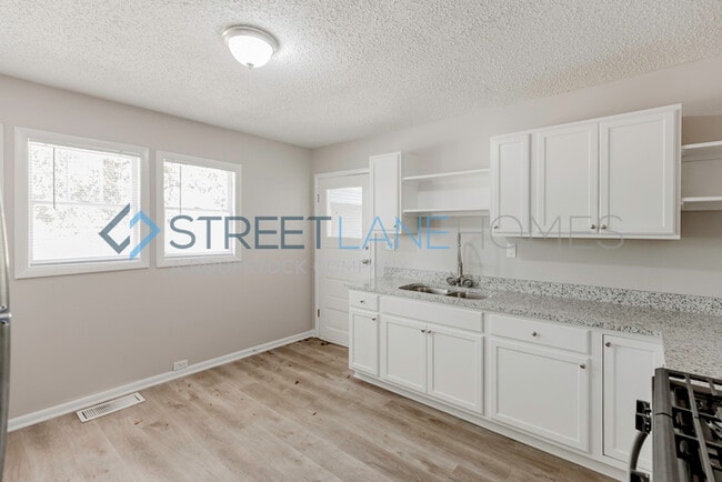 Building Photo - Charming 3 Bedroom in Birmingham!