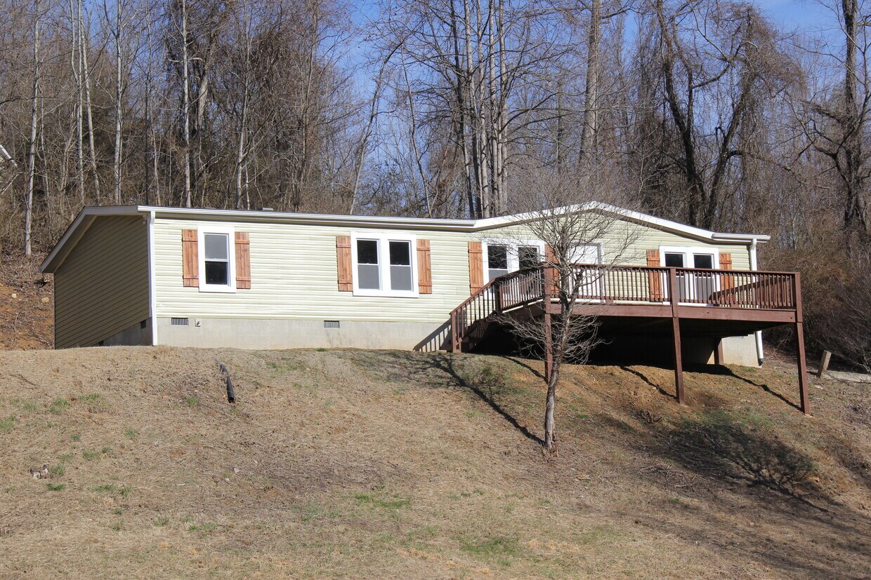 376 Wellstown Rd, Canton, NC 28716 House Rental in Canton, NC