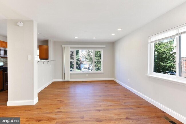 Foto del edificio - 9331 Neil Rd