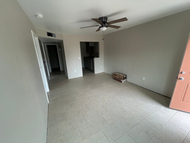Foto del edificio - 1315 W 5th St