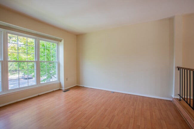 Foto del edificio - 3 BR/2 Full BA & 2 Half BA EOG Townhome in Gaithersburg!