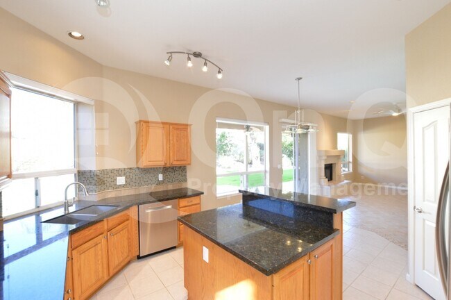 Building Photo - 5450 E Anderson Dr