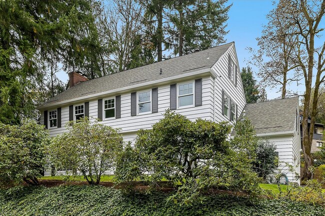 Building Photo - Experience the Charm of a Portland Heights...