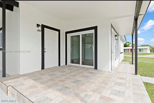 Building Photo - 22258 Beverly Ave