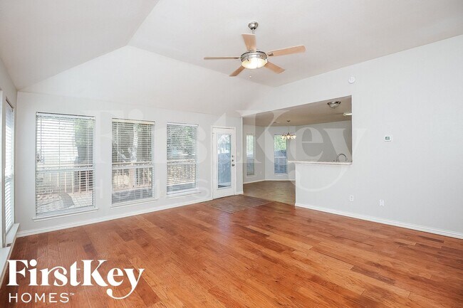 Foto del edificio - 729 Pace Dr