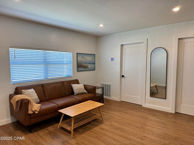 Building Photo - 6427 Oak Shr Dr
