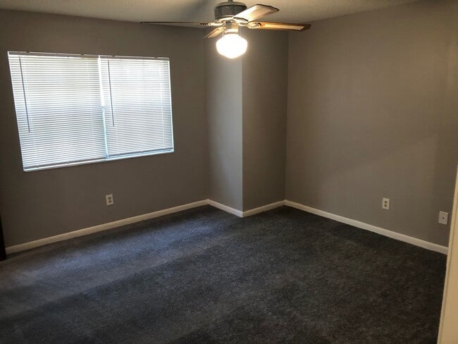 Foto del edificio - 2438 Ramblewood Ct