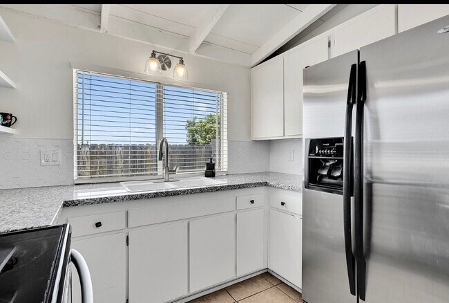Foto del edificio - 920 Raintree Pl