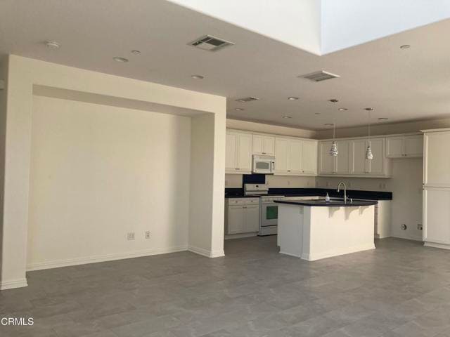 Building Photo - 3630 Dunkirk Dr