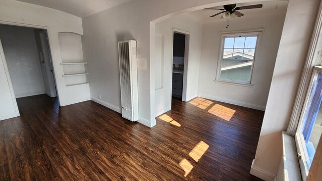 Building Photo - 1541 Elm Ave