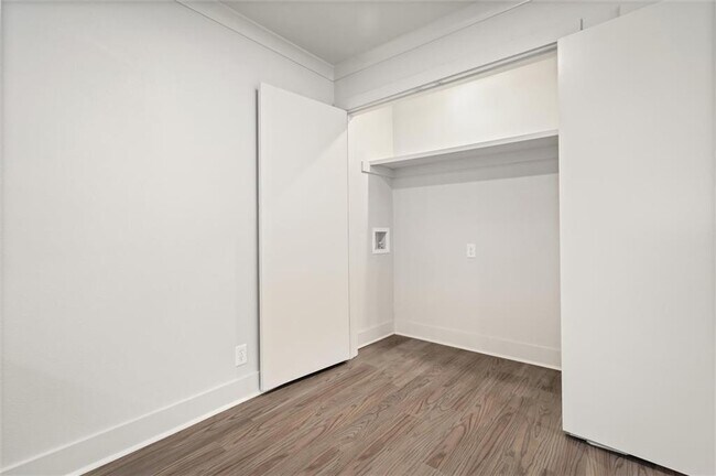 Foto del edificio - 3655 Old Shell Rd