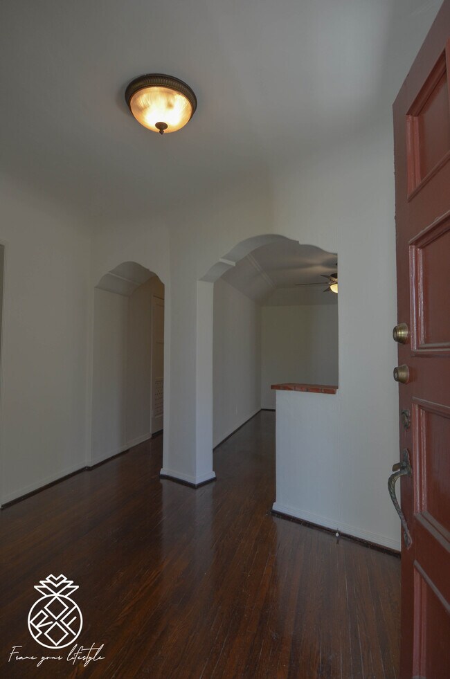 Foto del edificio - 226 S Arnaz Dr