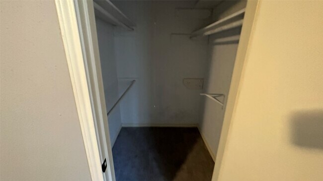 Building Photo - 8607 Knoll Forest Dr
