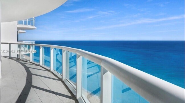 Foto del edificio - 6365 Collins Ave