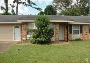 Building Photo - 6020 Skylark Dr
