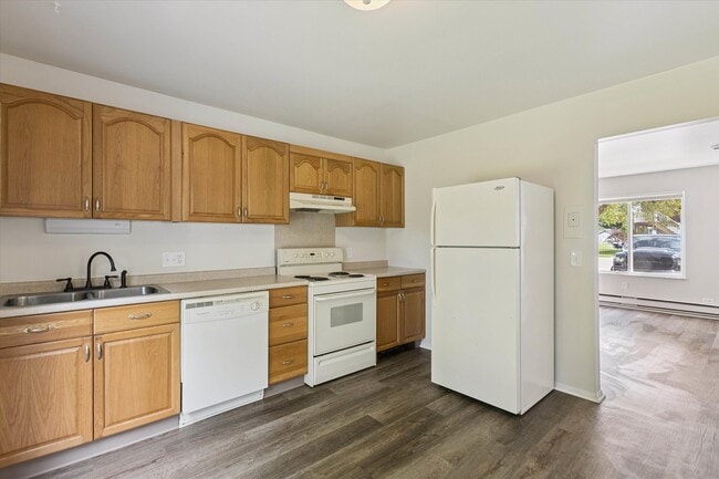 Building Photo - Deer Lick Apartments (Birch Run 27 LLC)