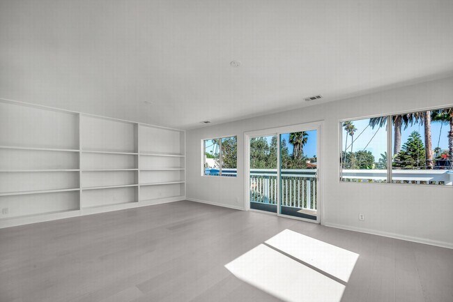 Foto del edificio - 466 S Venice Blvd