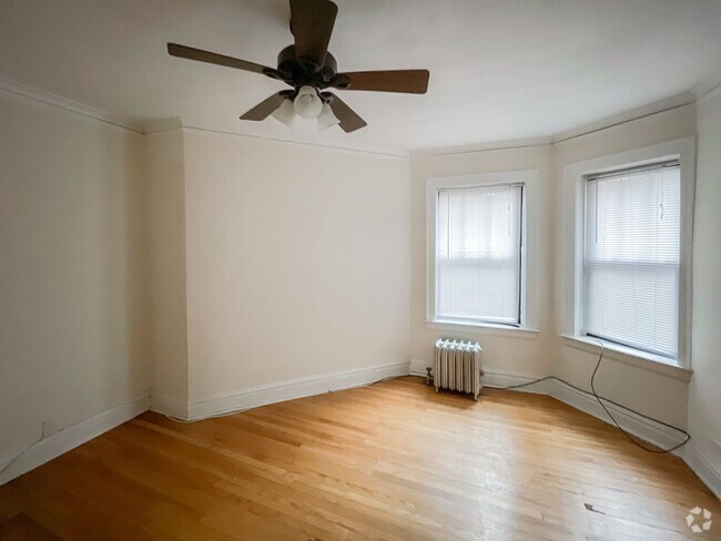 Building Photo - 4723 N Leavitt St