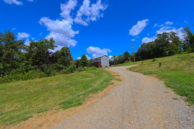 Building Photo - 333 Little Salt Lick Rd