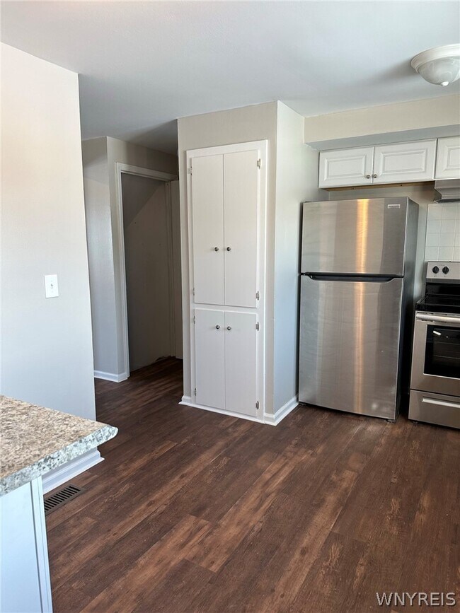 Building Photo - 263 Kaymar Dr