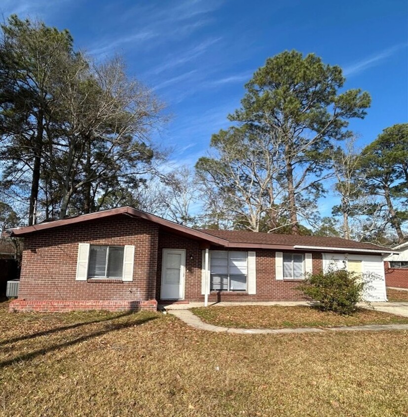 Primary Photo - Moss Point 3 Bedroom