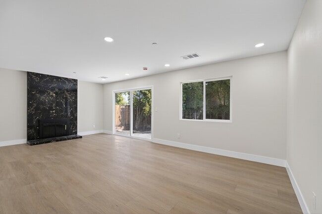 Foto del edificio - 7898 Fiesta Ln